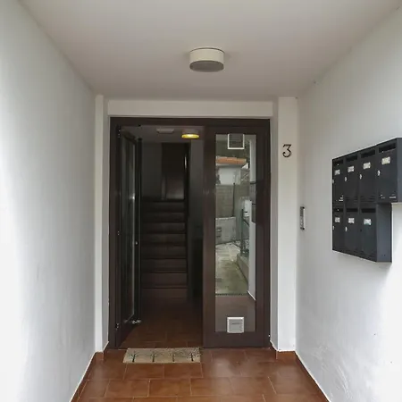 En Con Piscina Apartment *