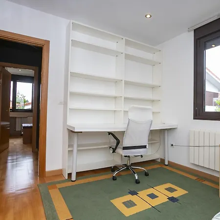 Apartment En Con Piscina Valoria